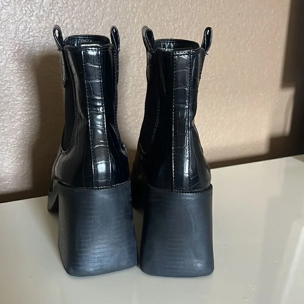 Nasty Gal Chunky Heel Croc Embossed Ankle Boots size 6